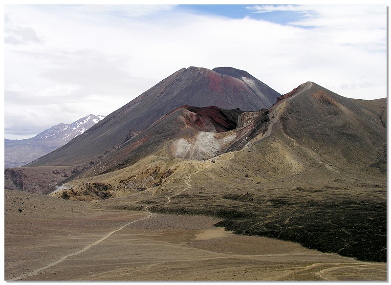 tgr-rua-ngauru-crater-13x18.jpg