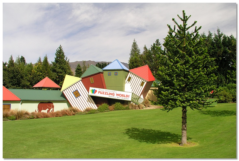 wanaka-puzzlingworld-10x15.jpg